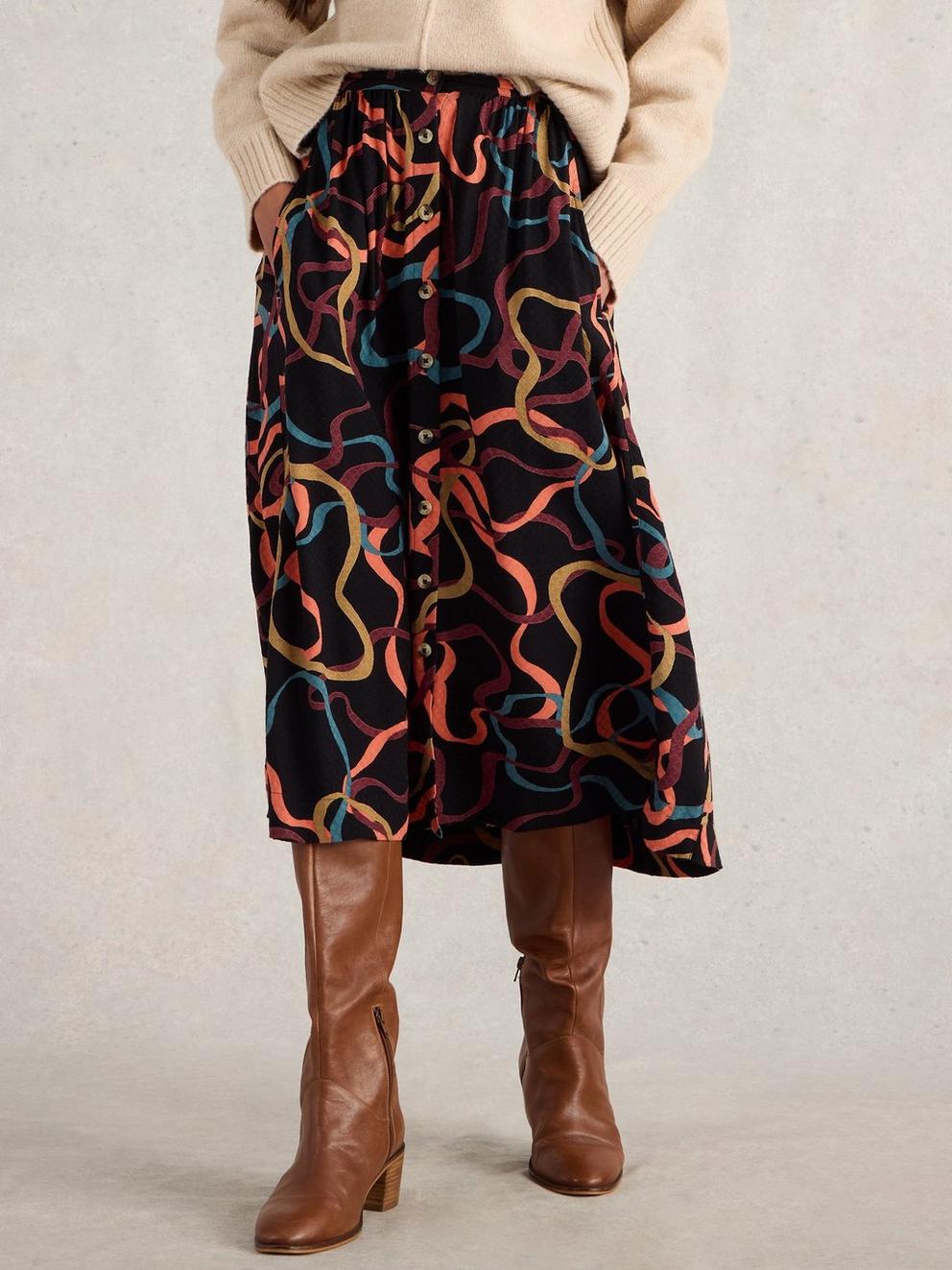 Heather Midi Skirt in BLK PR - MODEL DETAIL