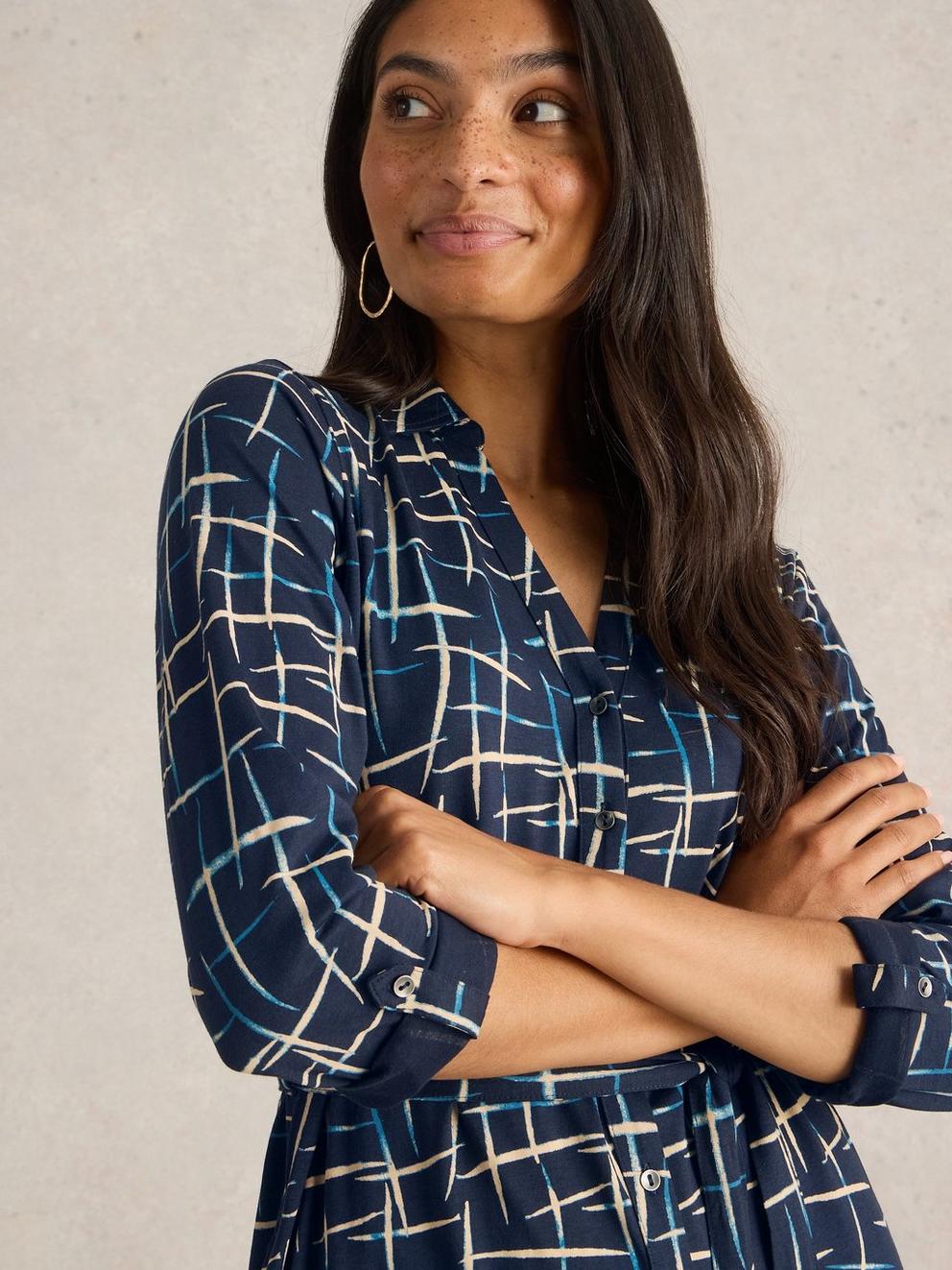 Annie Jersey Shirt Midi Dress in NAVY PR - MODEL DETAIL