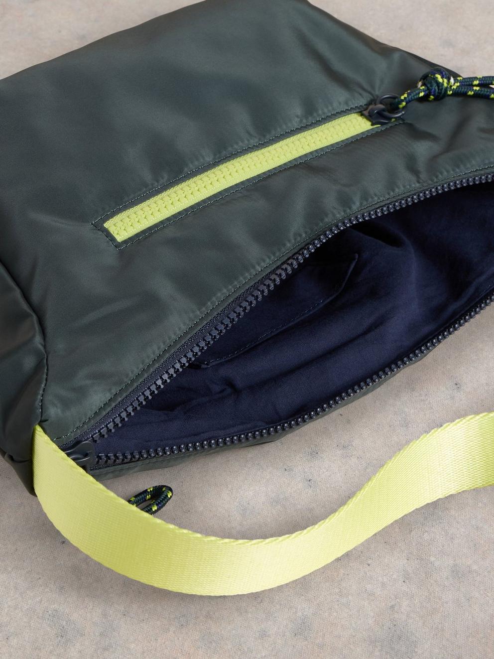 Meadow Crossbody in DK GREEN - FLAT DETAIL