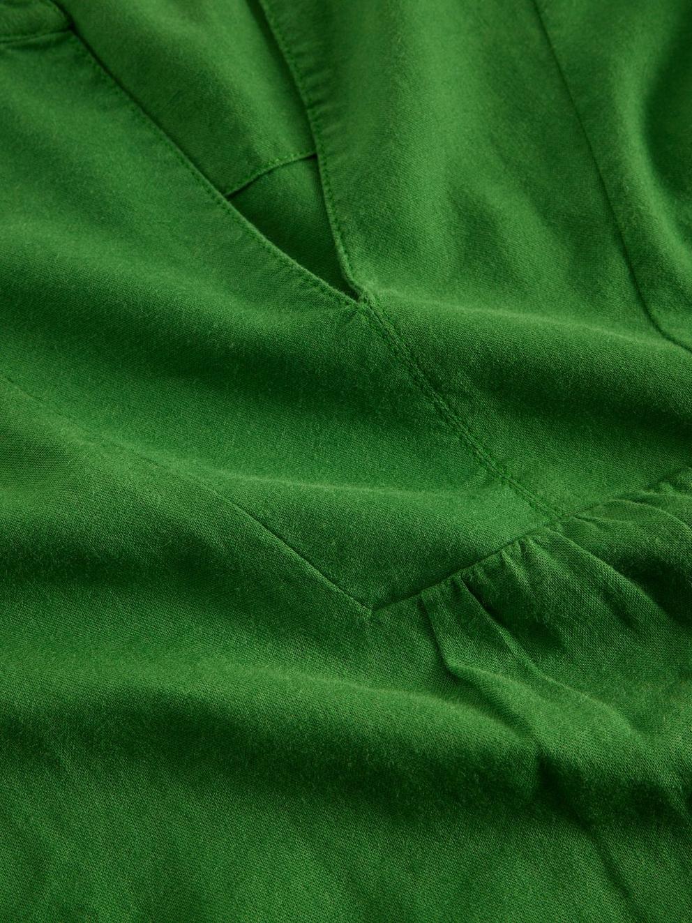 Ash Linen Blend Top in MID GREEN - FLAT DETAIL
