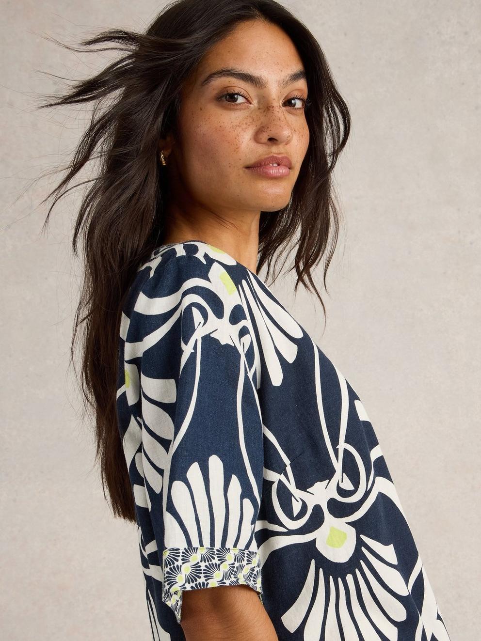 Ash Linen Blend Top in NAVY PR - MODEL DETAIL