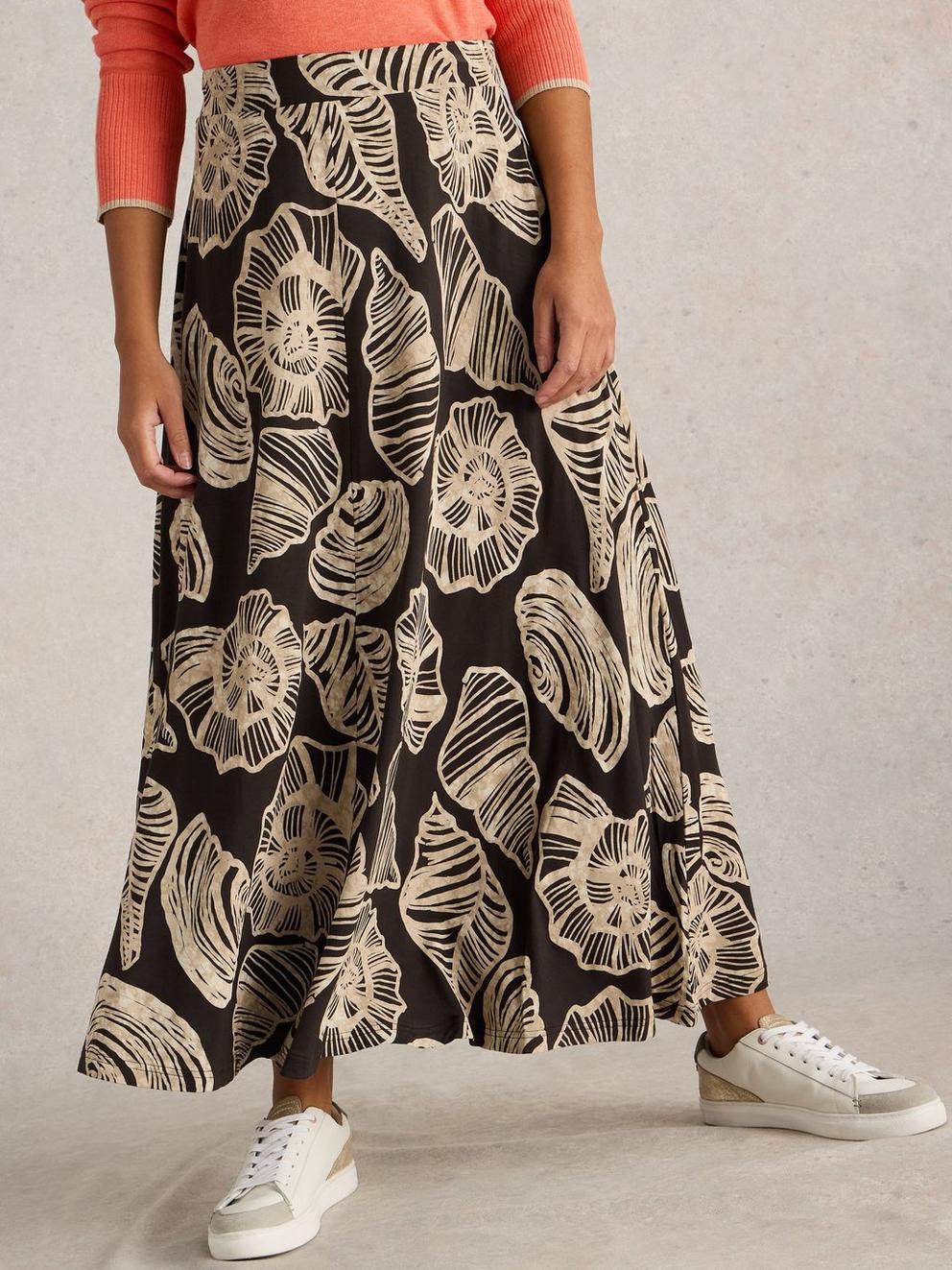 Jada Jersey Maxi Skirt in BLK PR - MODEL DETAIL