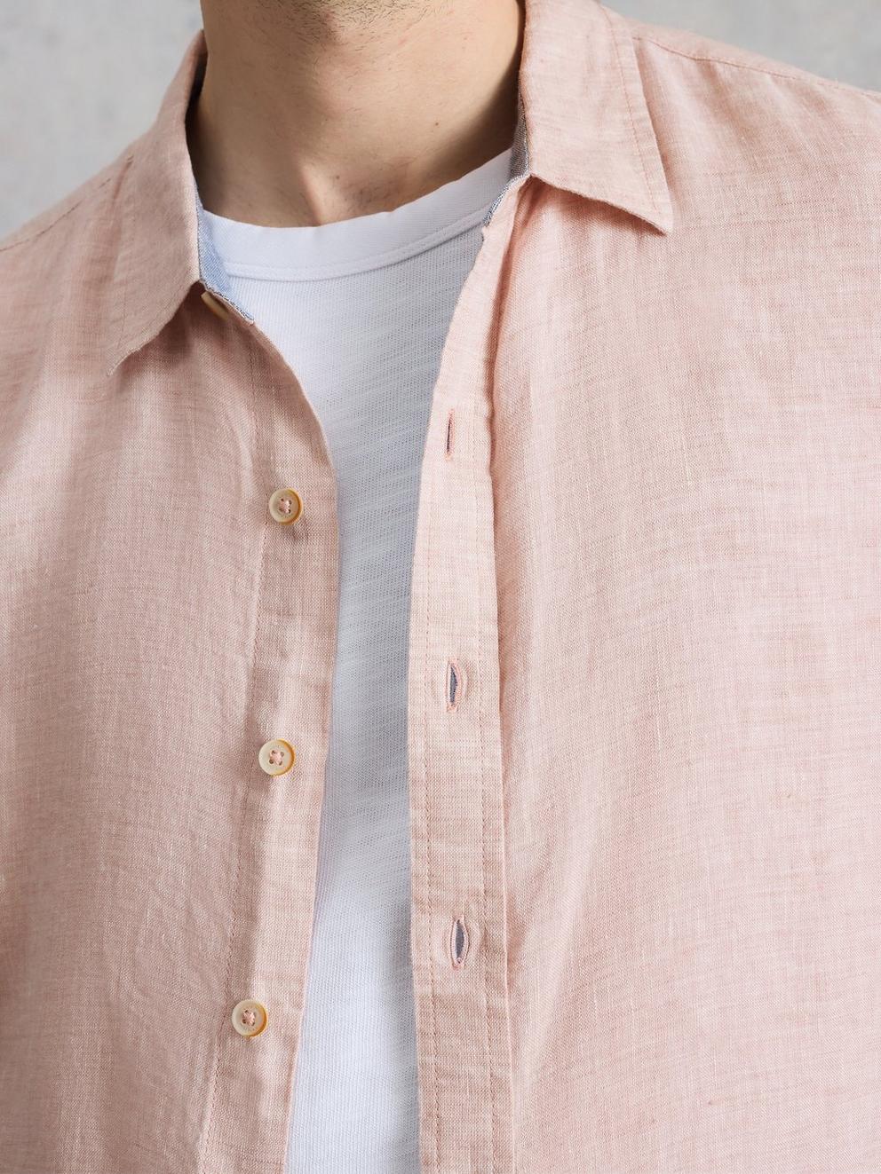 Keswick Linen Shirt in LGT PINK - MODEL DETAIL