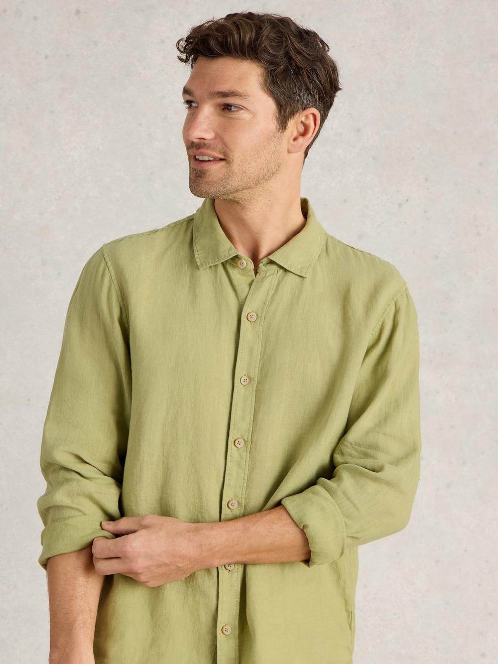 Keswick Linen Shirt in MID GREEN - MODEL DETAIL