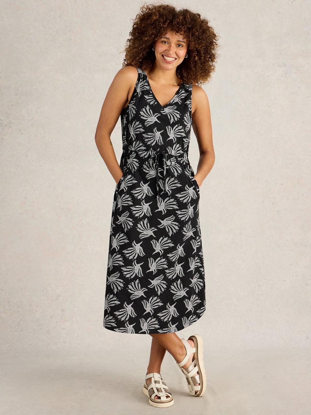 Heidi Jersey Midi Dress in BLK MLT - MODEL FRONT