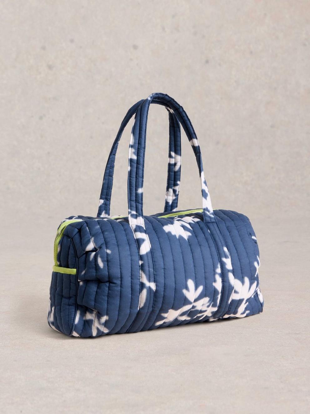 Zoe Printed Weekender Bag in NAVY PR - FLAT BACK