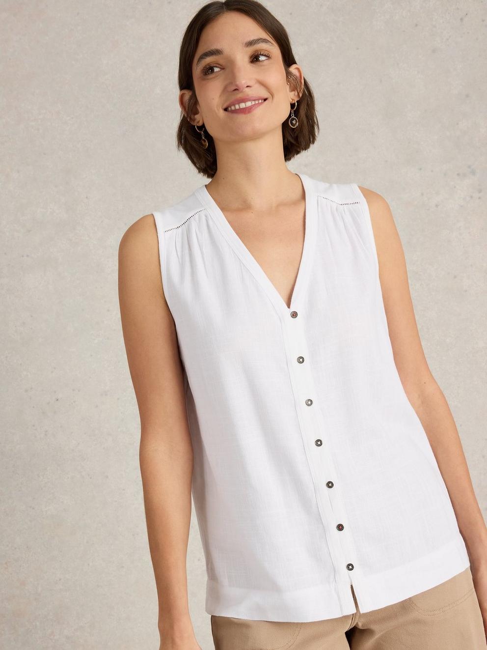 DELILAH LINEN BLEND BUTTON TOP in BRIL WHITE - MODEL DETAIL
