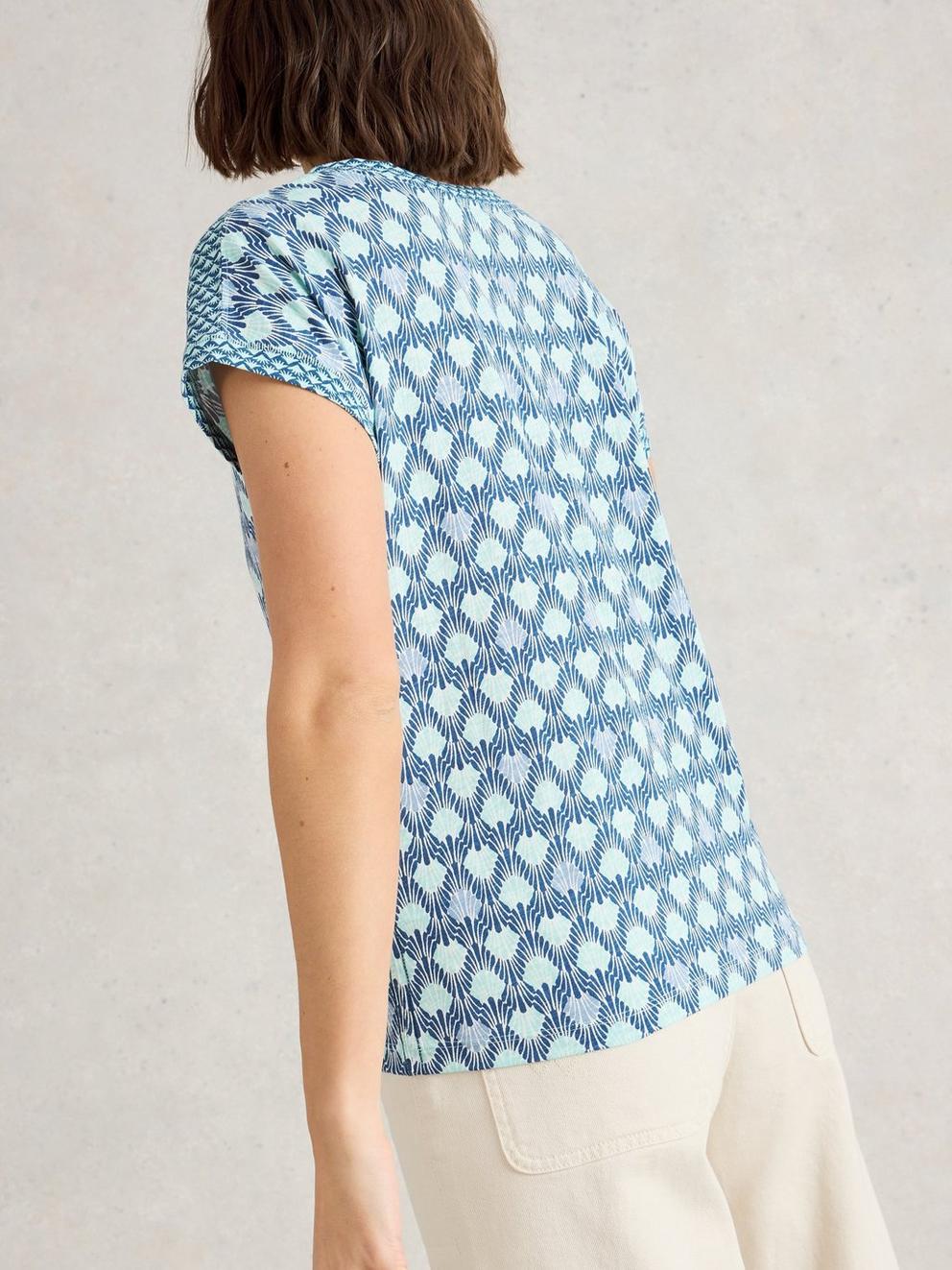 NELLY NOTCH NECK SHORT SLEEVE TEE in NAVY MULTI - MODEL BACK