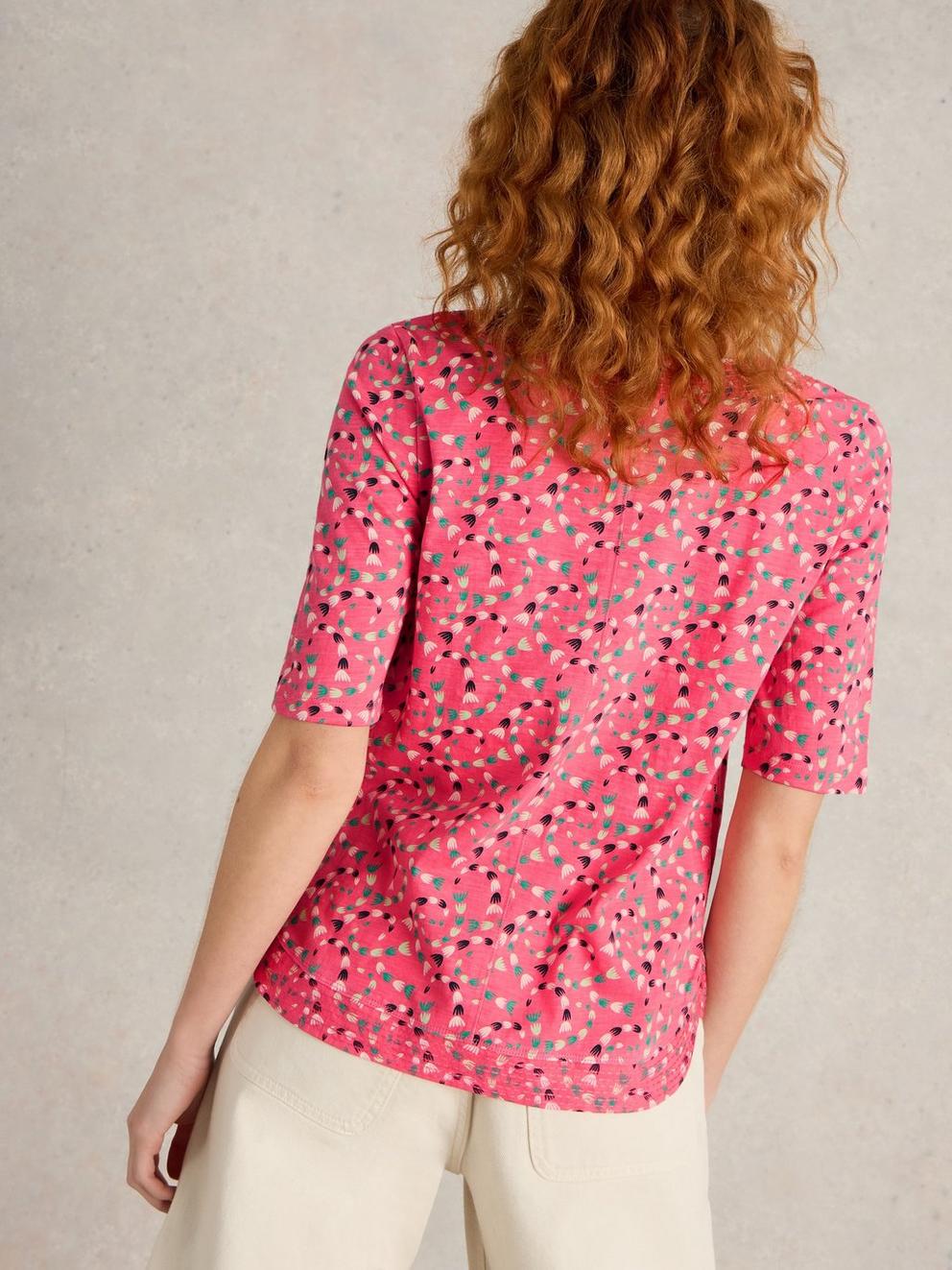 WEAVER JERSEY TEE in CORAL PR - MODEL BACK