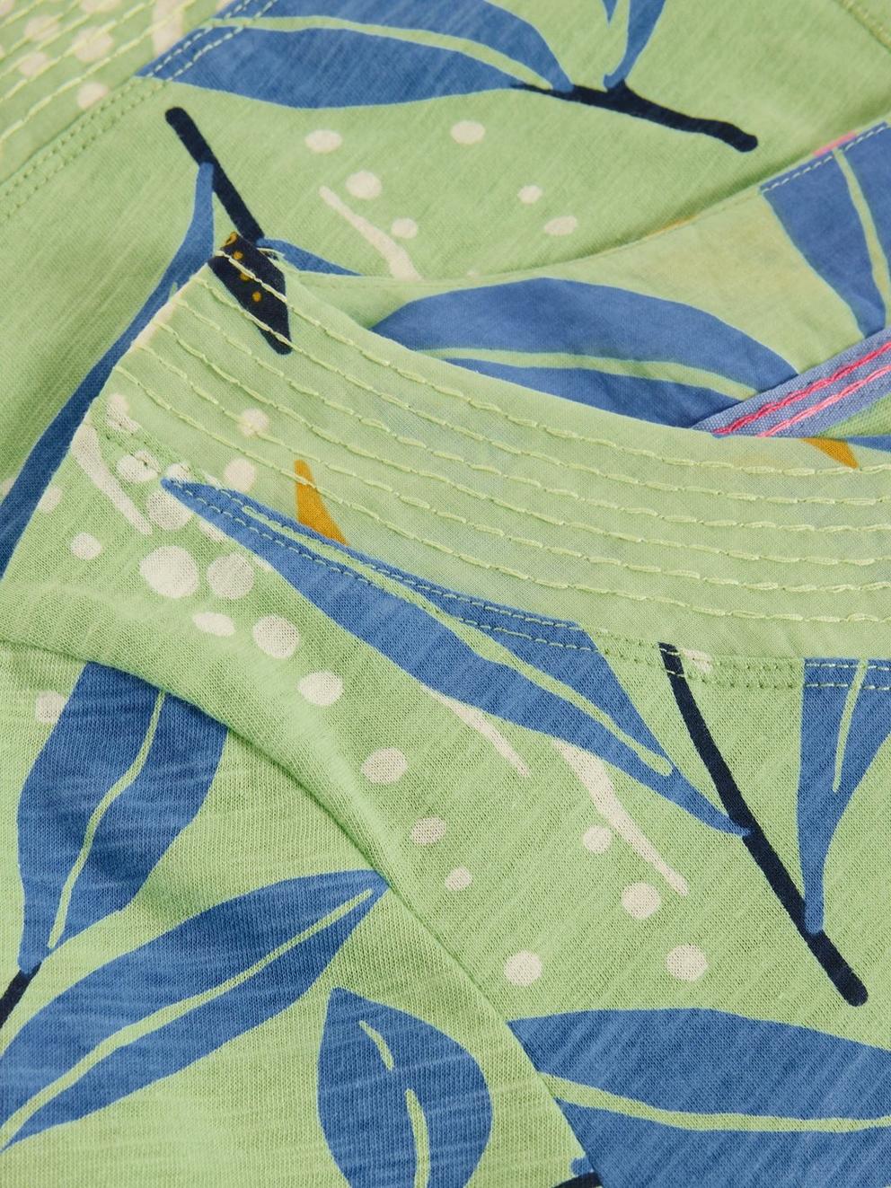 WEAVER JERSEY TEE in GREEN PR - FLAT DETAIL