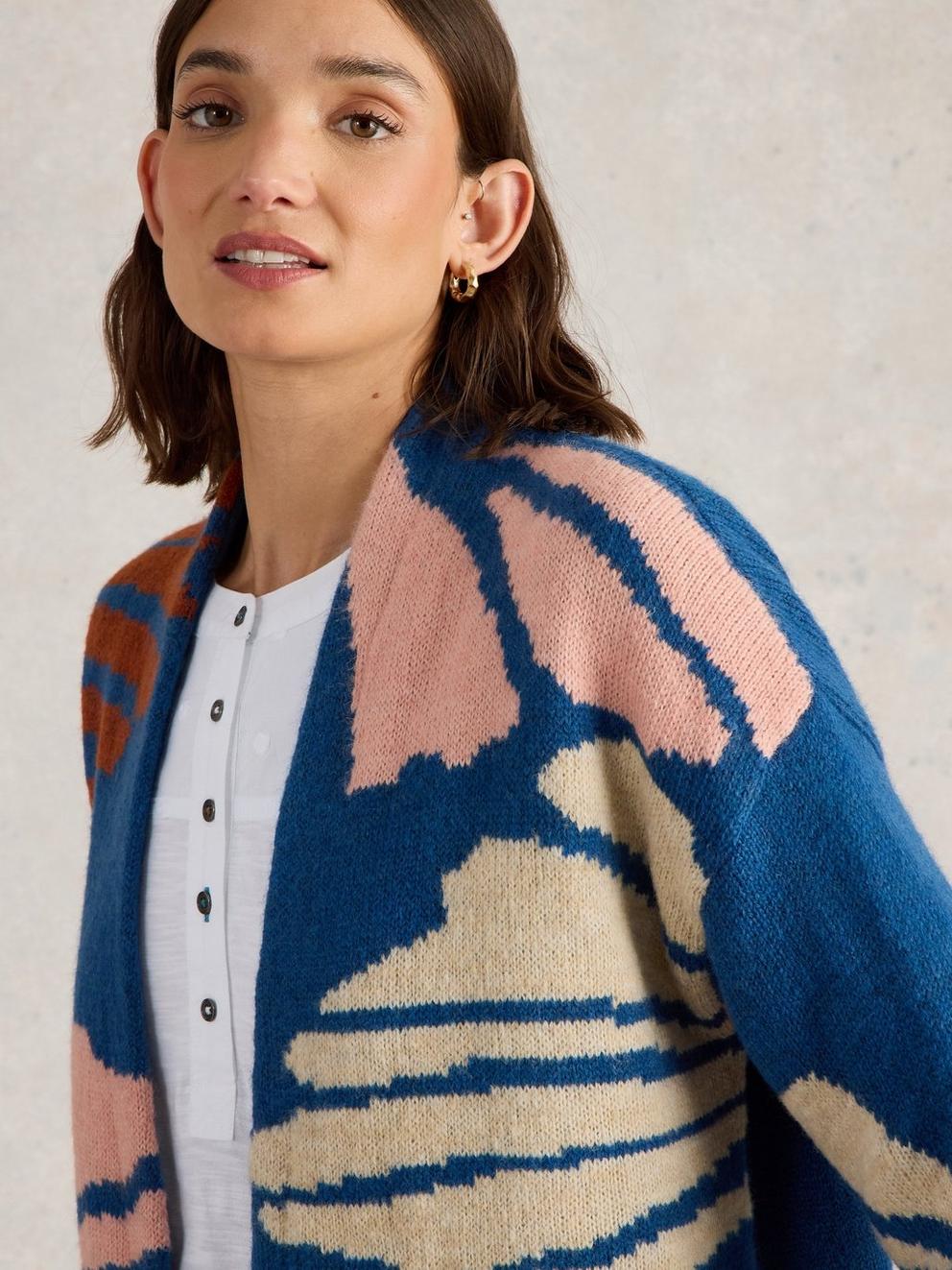 LOUISA LONGLINE CARDI in BLUE MLT - MODEL DETAIL