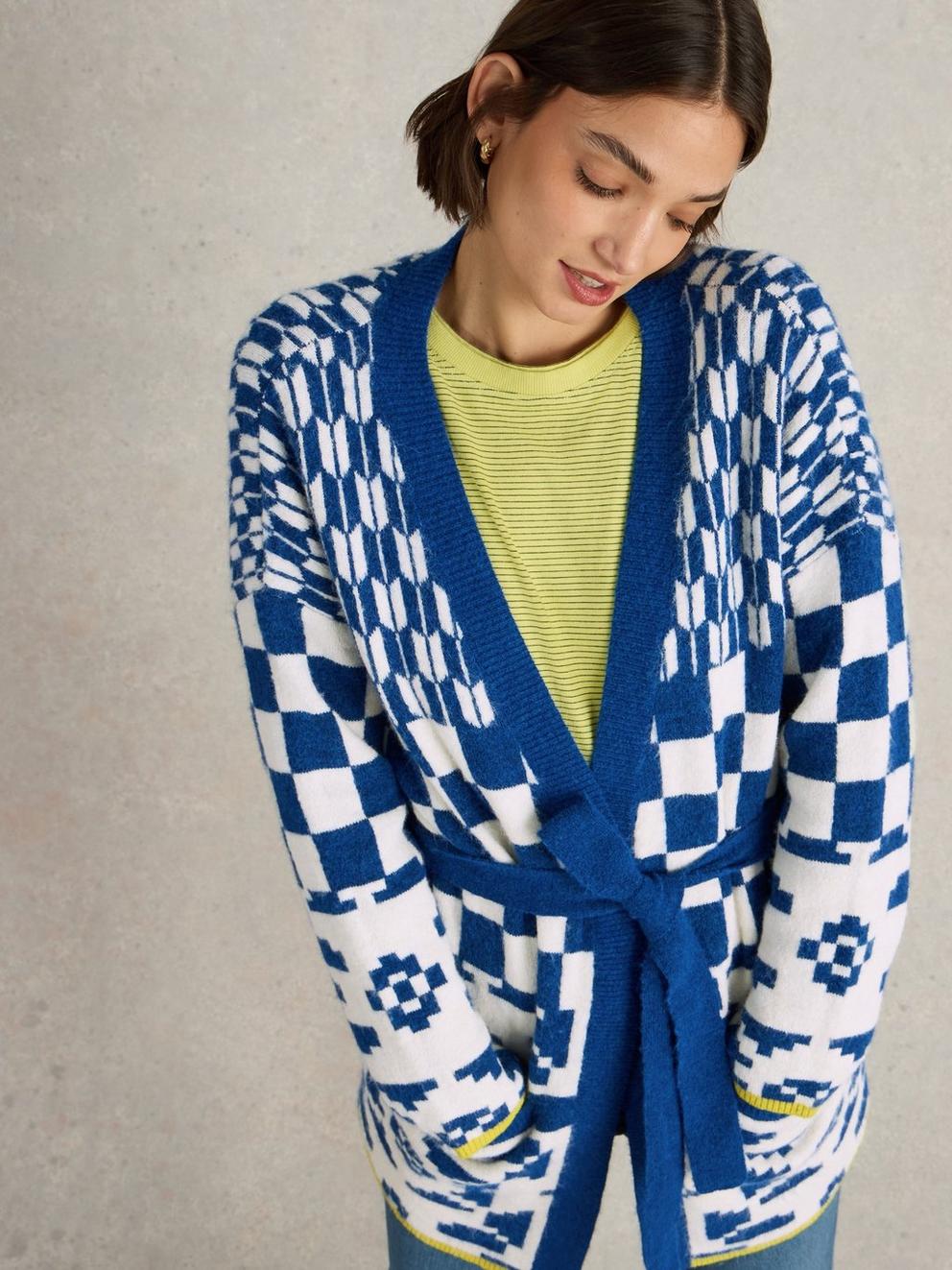 GEO MIX CARDI in BLUE MLT - MODEL DETAIL