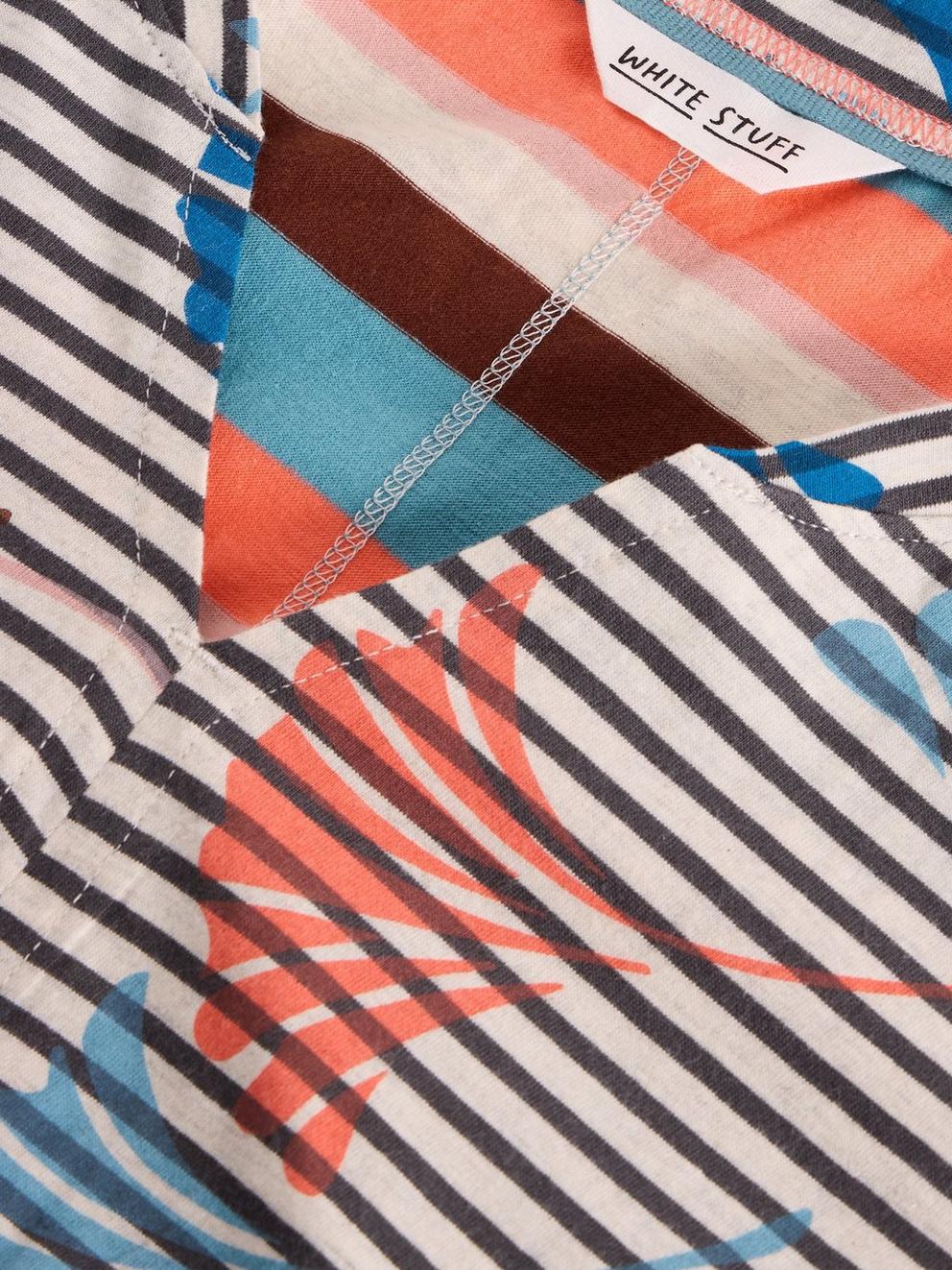 NELLY NOTCH NECK TSHIRT in CORAL MLT - FLAT DETAIL