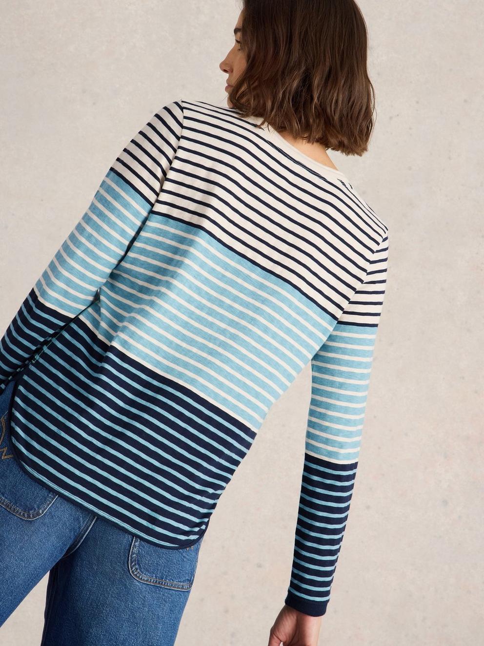 CREW NECK CLARA TEE in BLUE MLT - MODEL BACK