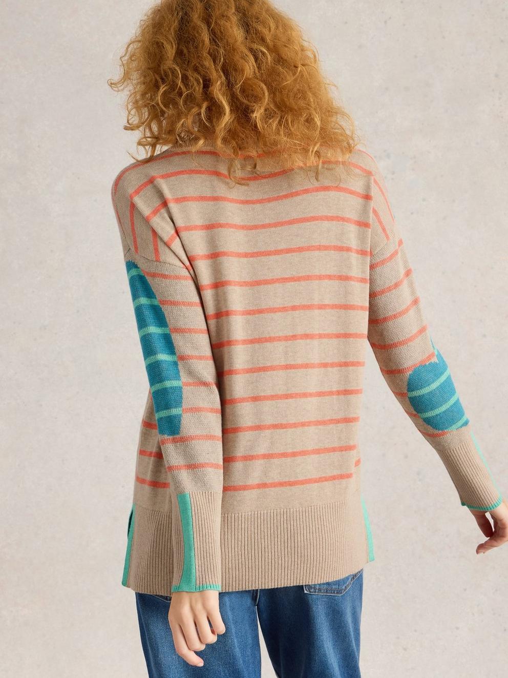 OLIVE HEART JUMPER in NAT MLT - MODEL BACK