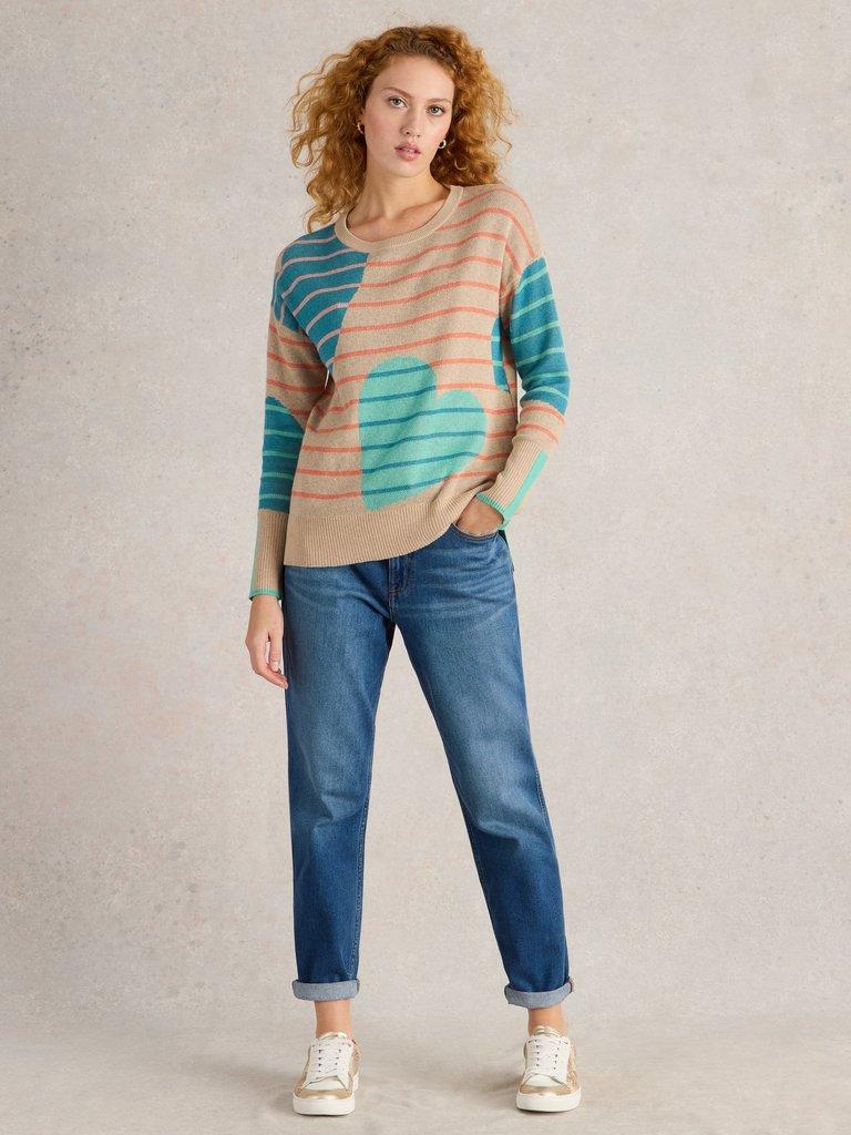 OLIVE HEART JUMPER in NAT MLT - MODEL FRONT