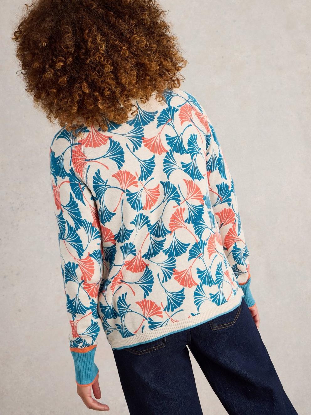 LULU PRINTED CARDI in NAT PR - MODEL BACK