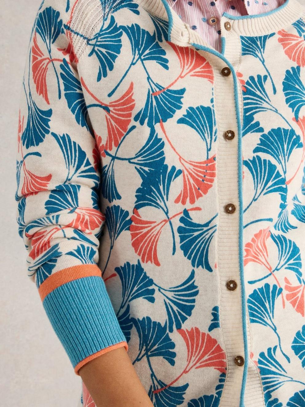 LULU PRINTED CARDI in NAT PR - MODEL DETAIL
