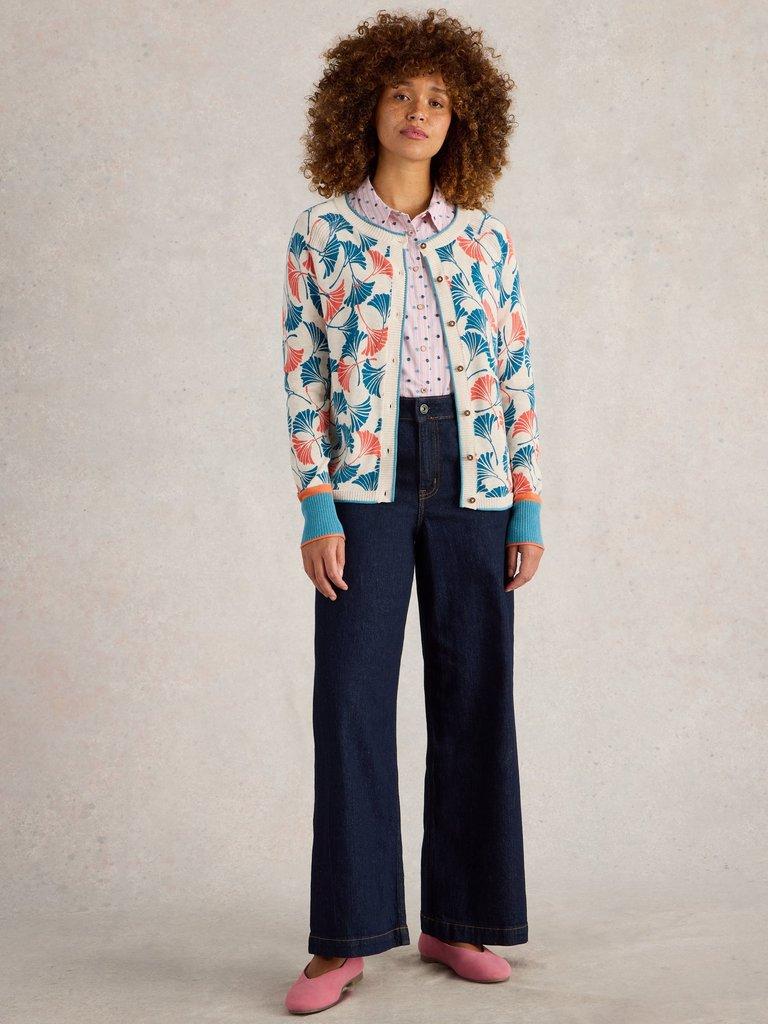 LULU PRINTED CARDI in NAT PR - MODEL FRONT