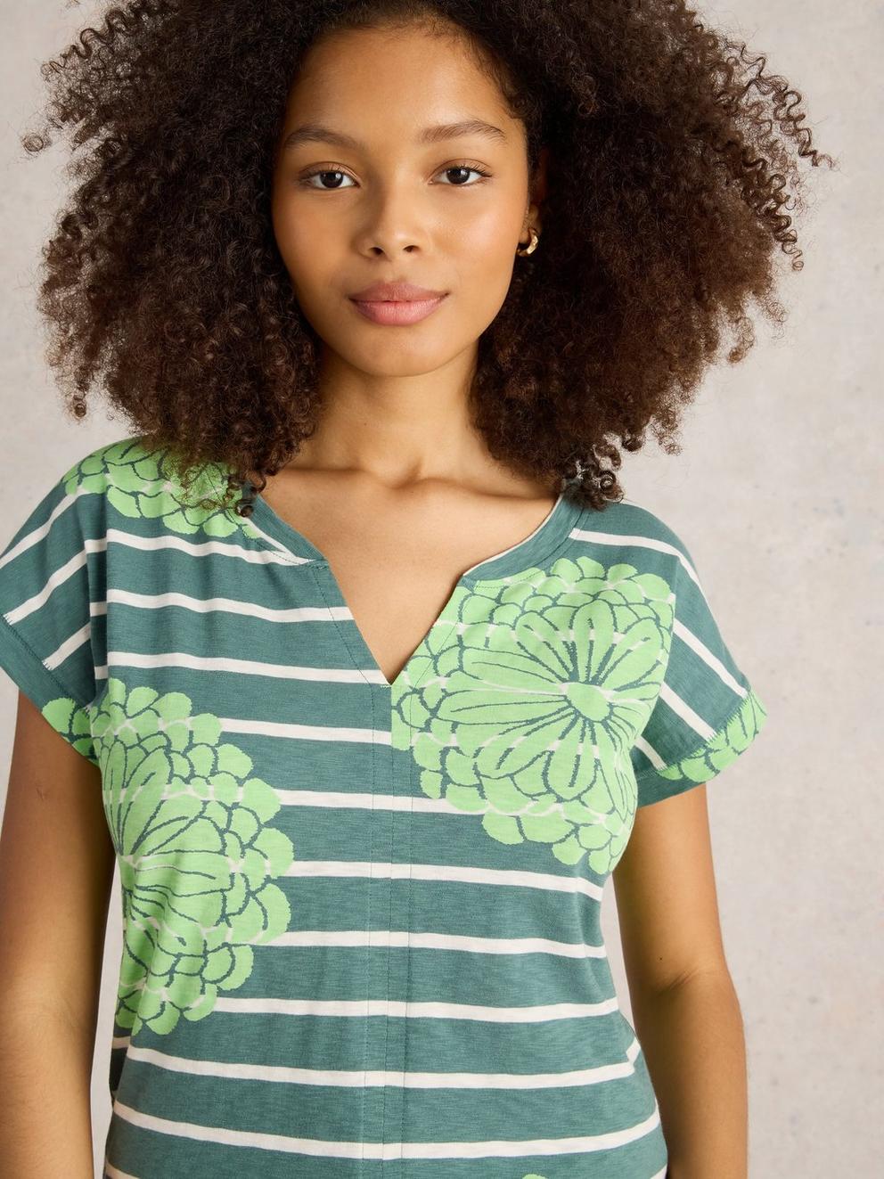 NELLY NOTCH NECK T-SHIRT in GREEN MLT - MODEL DETAIL