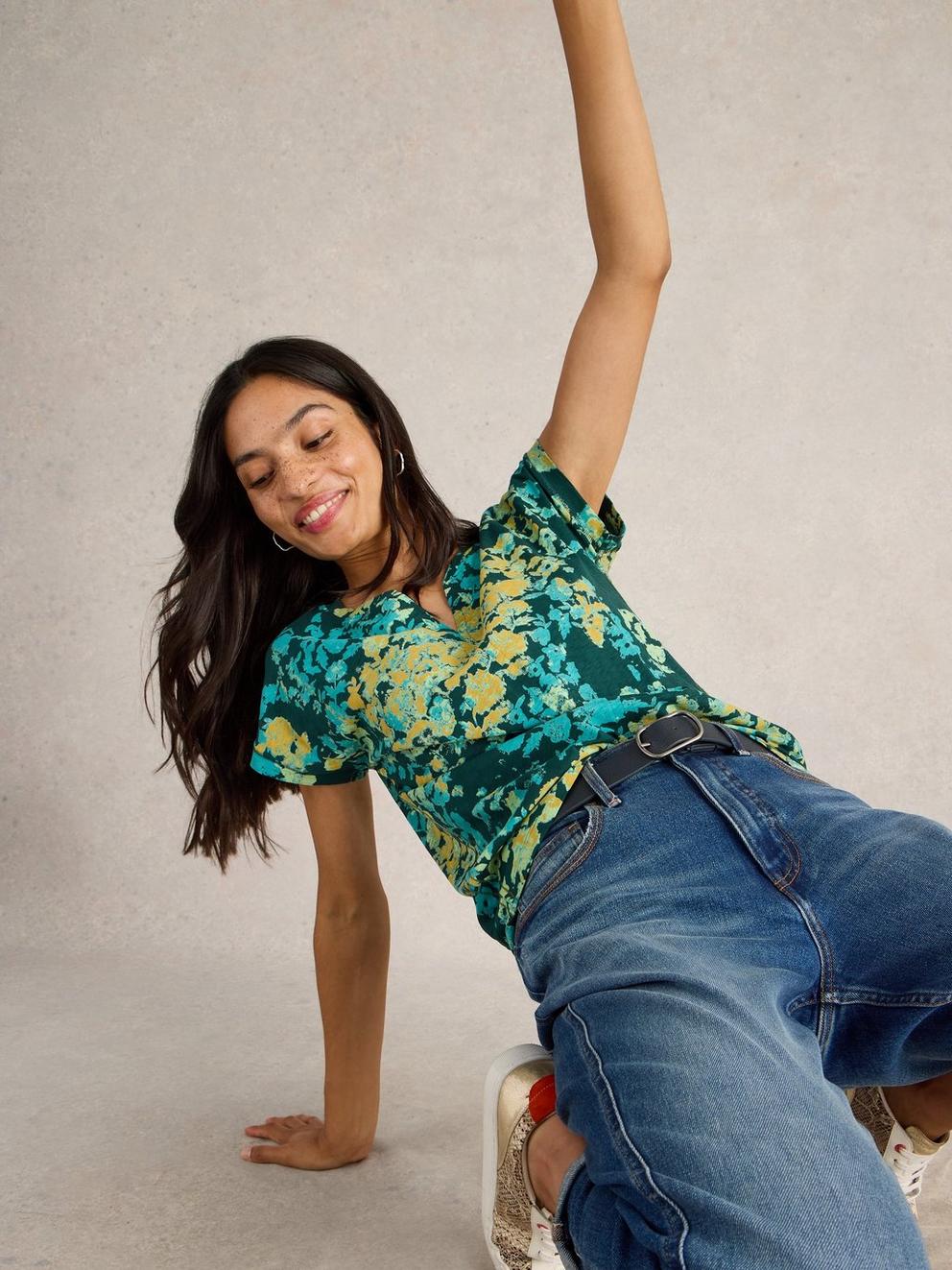 NELLY NOTCH NECK T-SHIRT in GREEN PR - LIFESTYLE