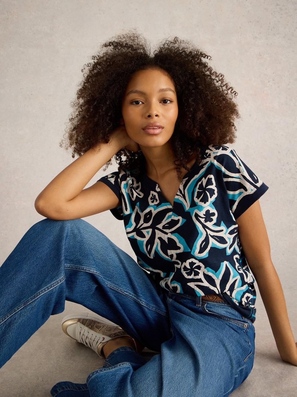 NELLY NOTCH NECK T-SHIRT in NAVY PR - MODEL DETAIL