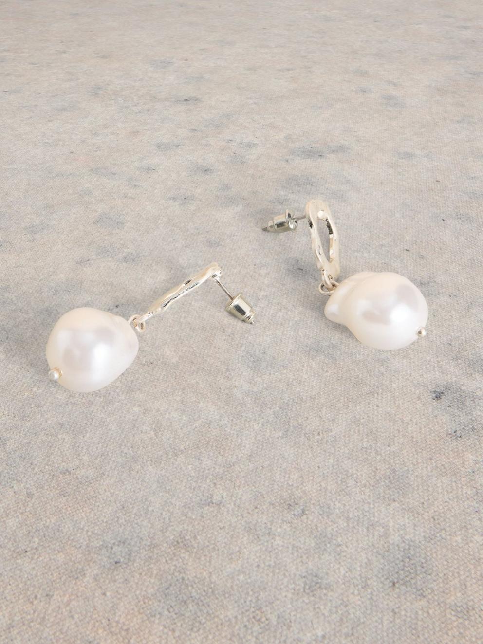 Pearl Drop Earring in SLV TN MET - FLAT DETAIL