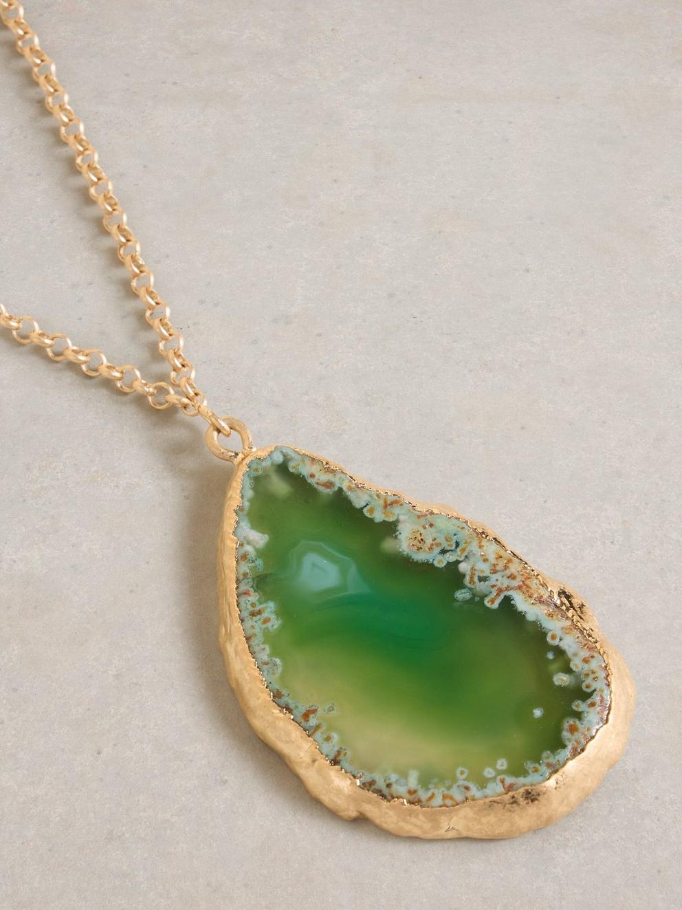 Agate Pendant Drop Necklace in DEEP GRN - FLAT DETAIL