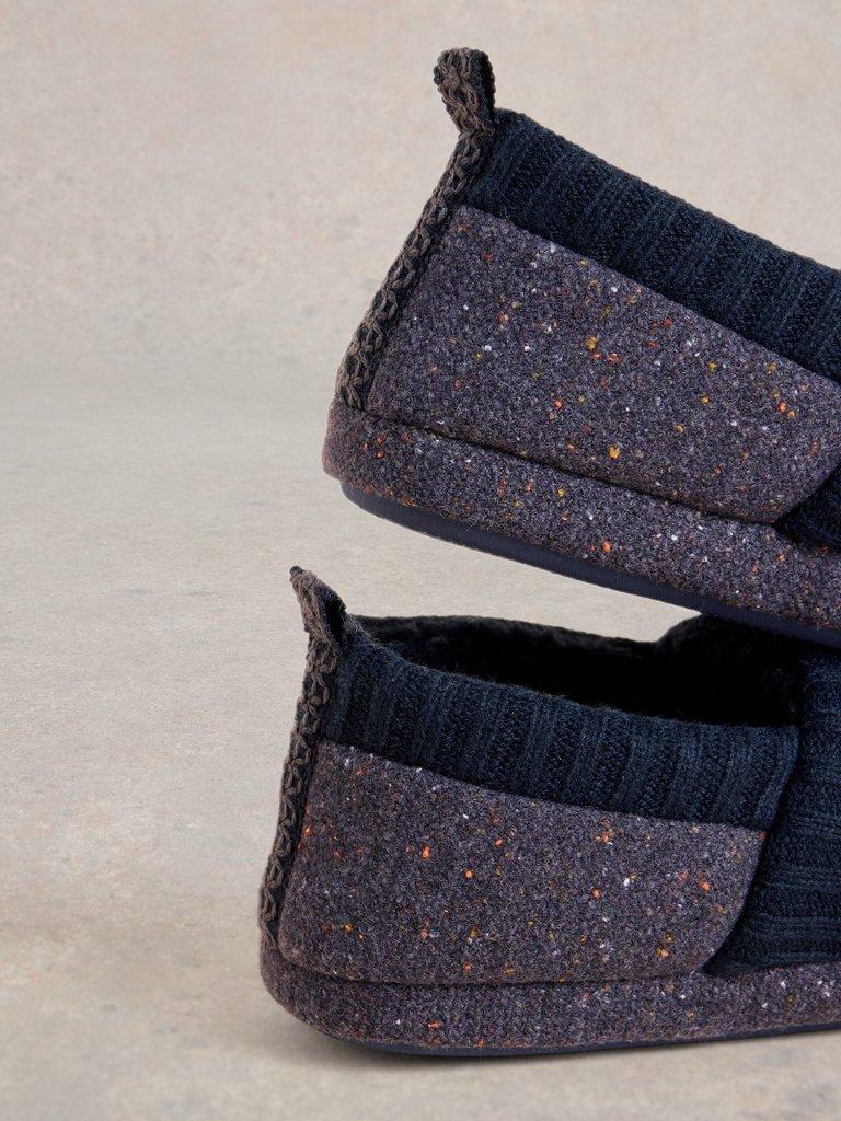 Ray Closed Back Slippers in NAVY MULTI - FLAT DETAIL