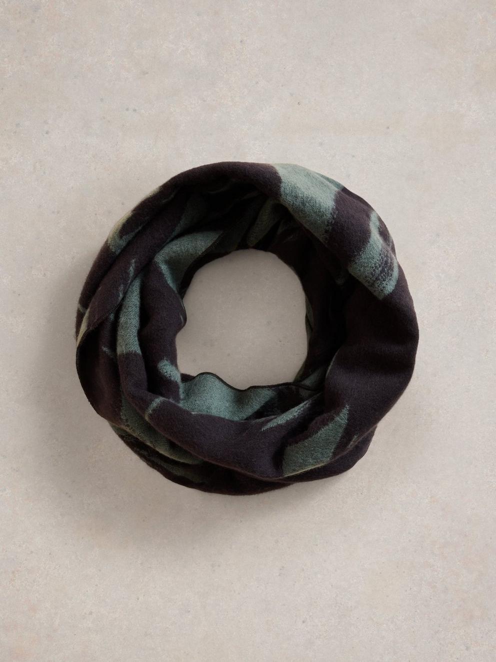 Selma Midweight Snood in GREEN PR - FLAT DETAIL