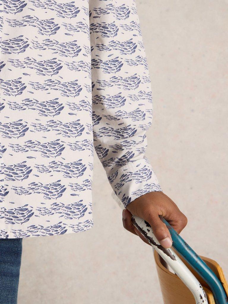 SHOAL FISH PRINTED SHIRT in WHITE PR - MODEL DETAIL