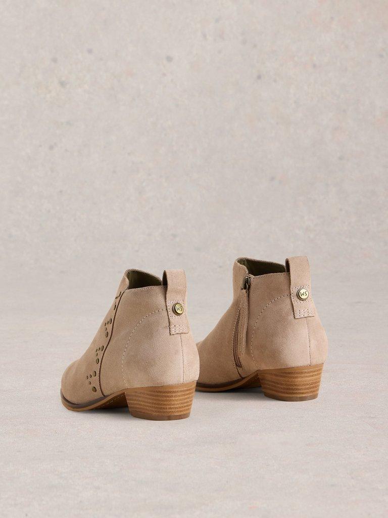 Willow Stud Ankle Boot in LGT GREY - FLAT BACK