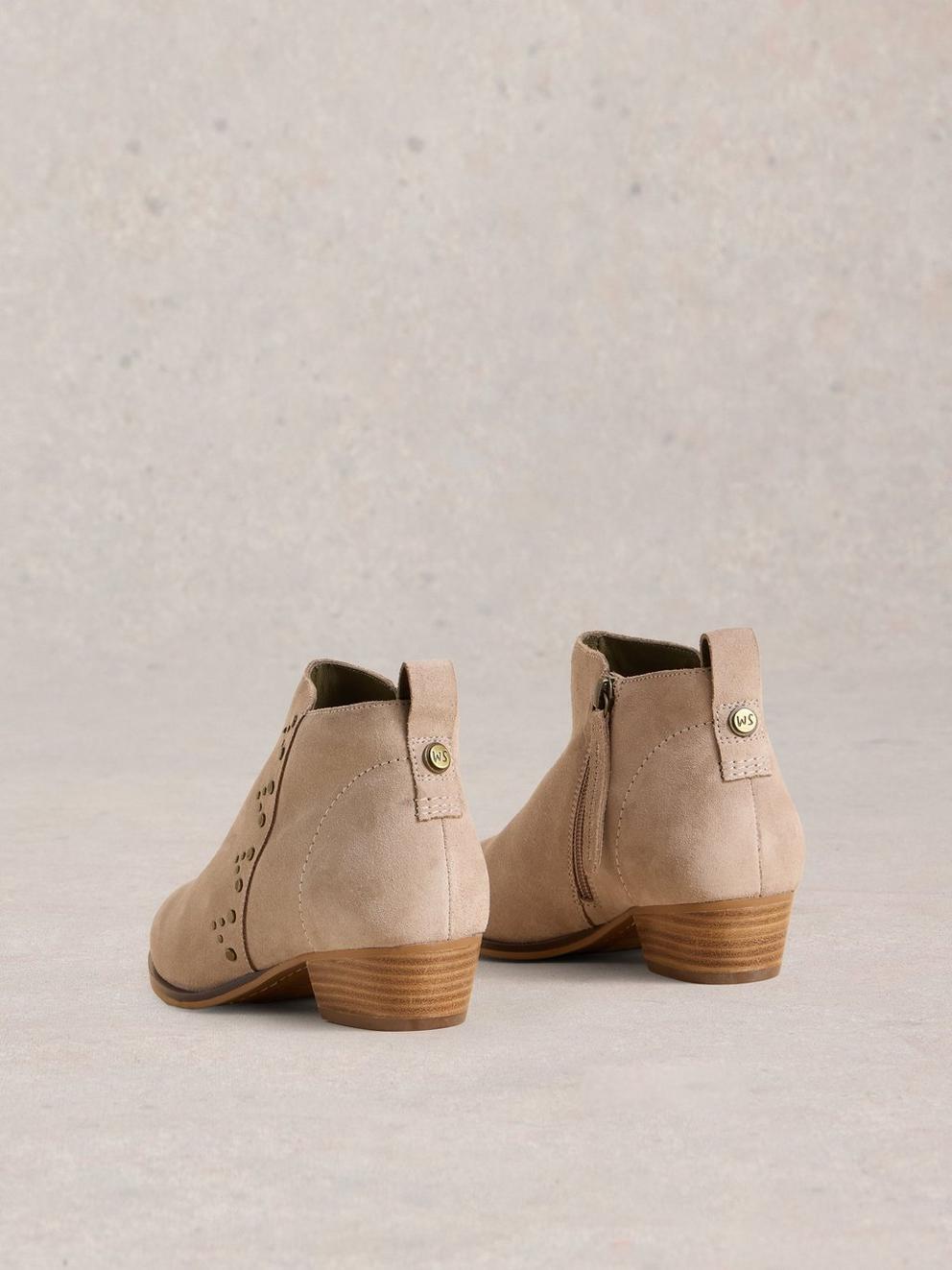 Willow Stud Ankle Boot in LGT GREY - FLAT BACK