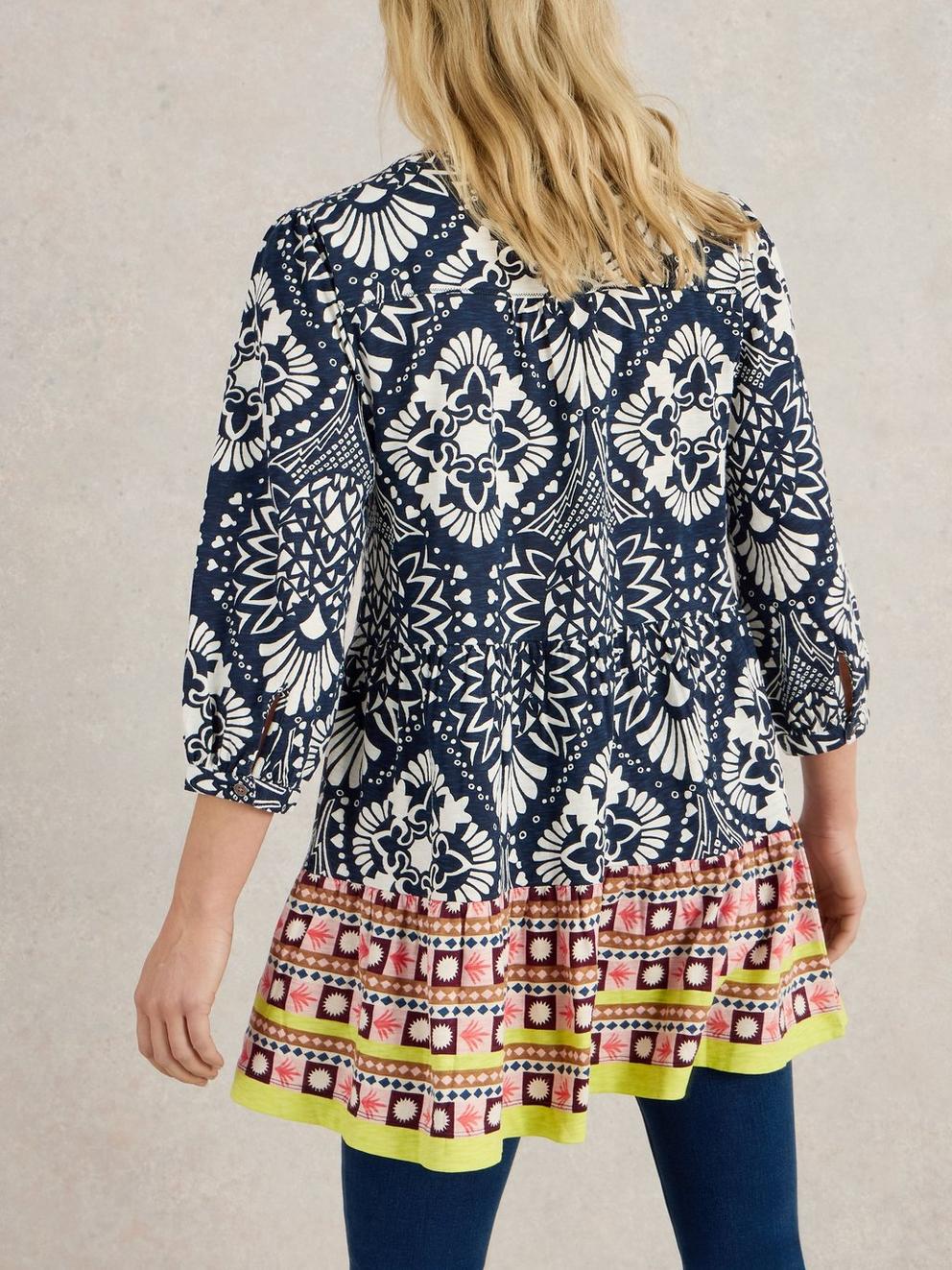 MARTA V NECK TUNIC in NAVY MULTI - MODEL BACK