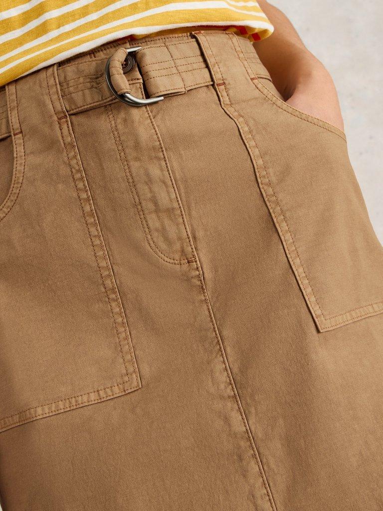 Teakie Skirt in DK NAT - MODEL DETAIL