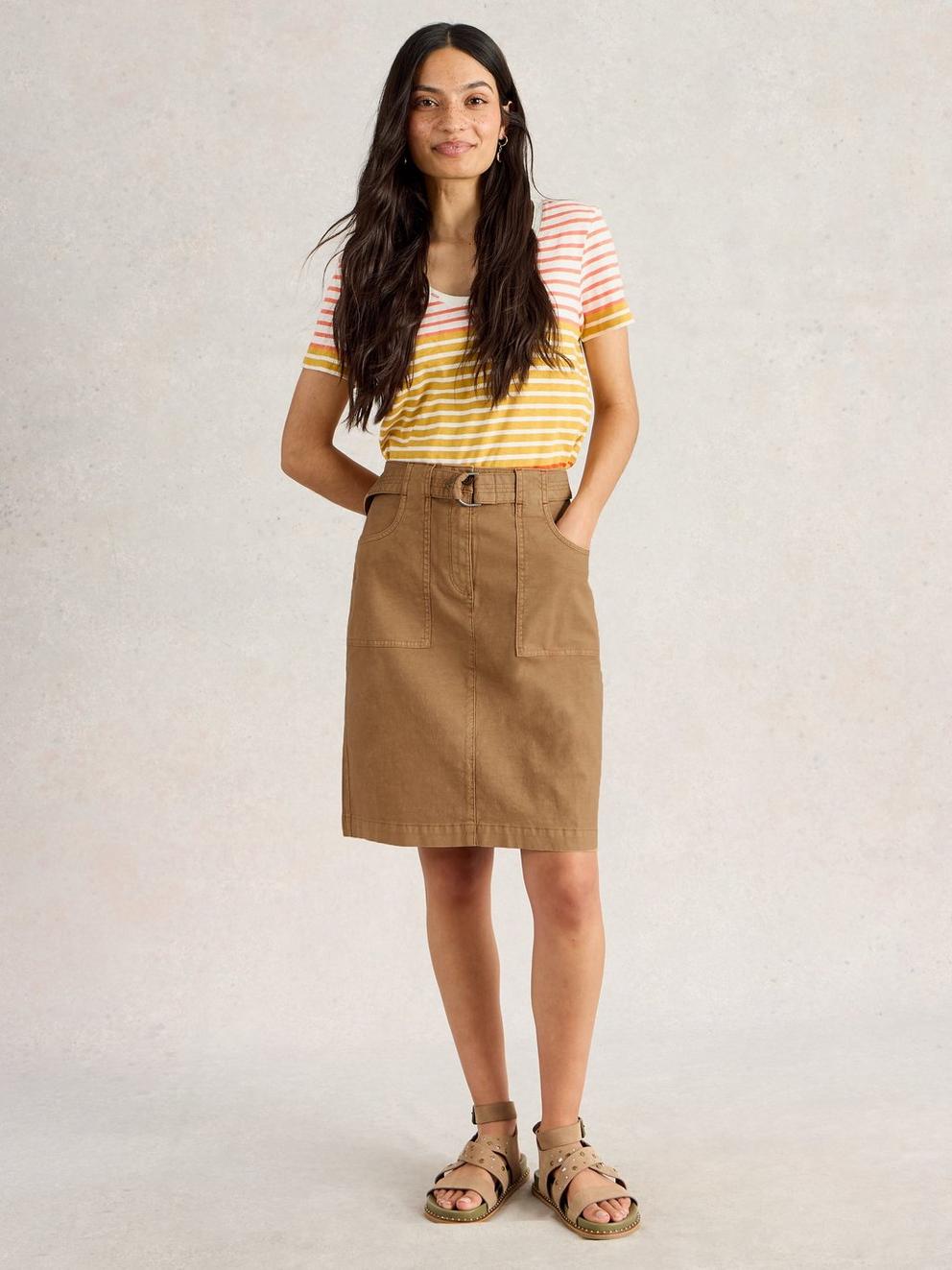 Teakie Skirt in DK NAT - MODEL FRONT