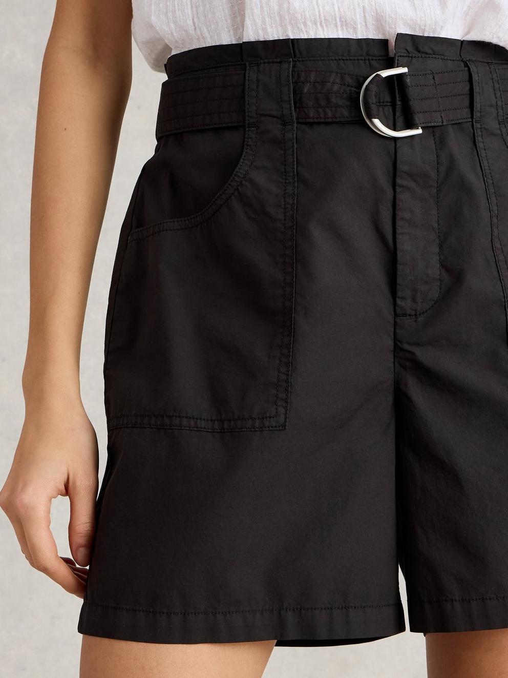 Teakie Short in PURE BLK - MODEL DETAIL