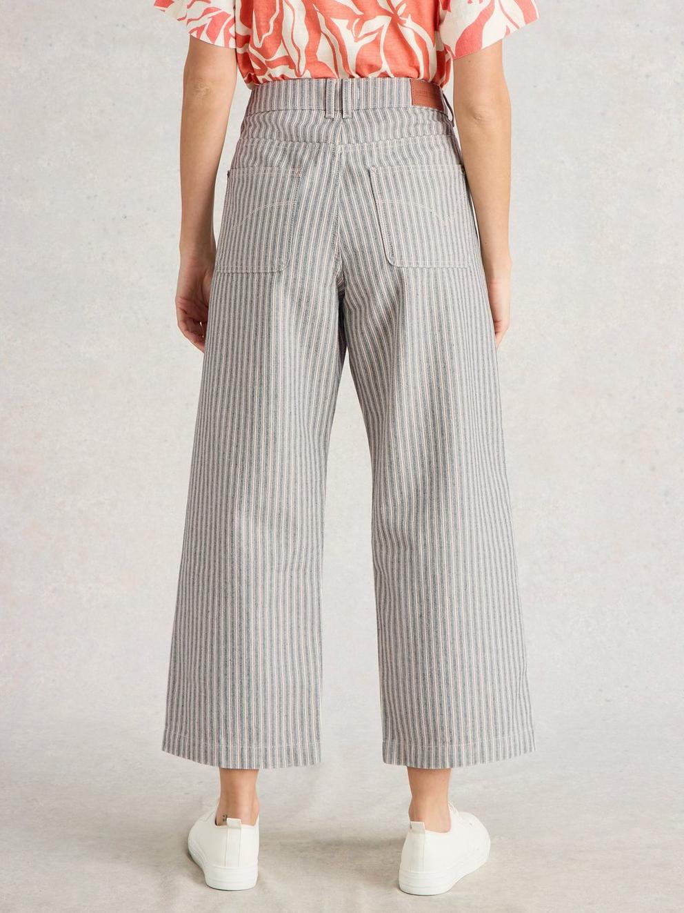 Tia Wide Leg Jean Crop in NAT MLT - MODEL BACK