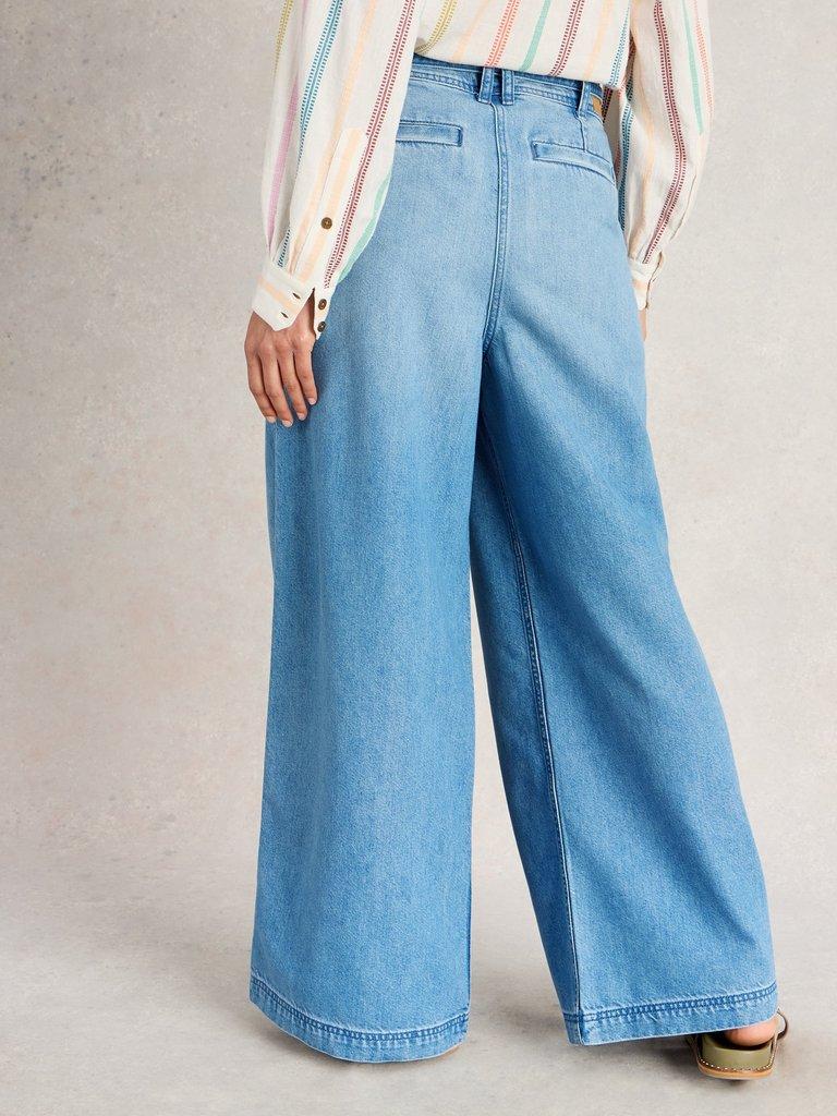 Sasha Wide Full Leg Jean in LGT DENIM - MODEL BACK