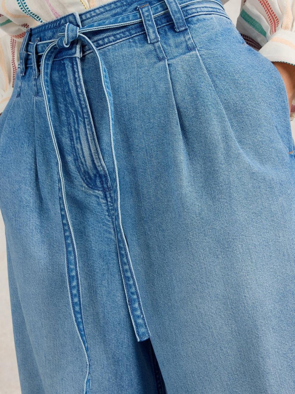Sasha Wide Full Leg Jean in LGT DENIM - MODEL DETAIL