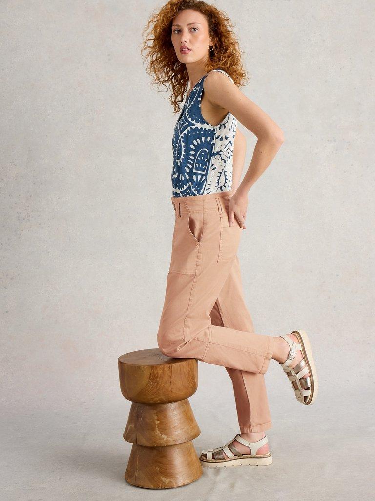 Blaire Crop Trouser in DK NAT - LIFESTYLE