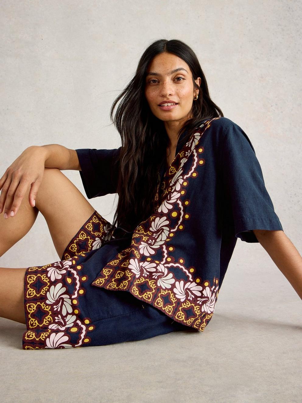 Bella Linen Blend Resort Shirt in NAVY MULTI - LIFESTYLE