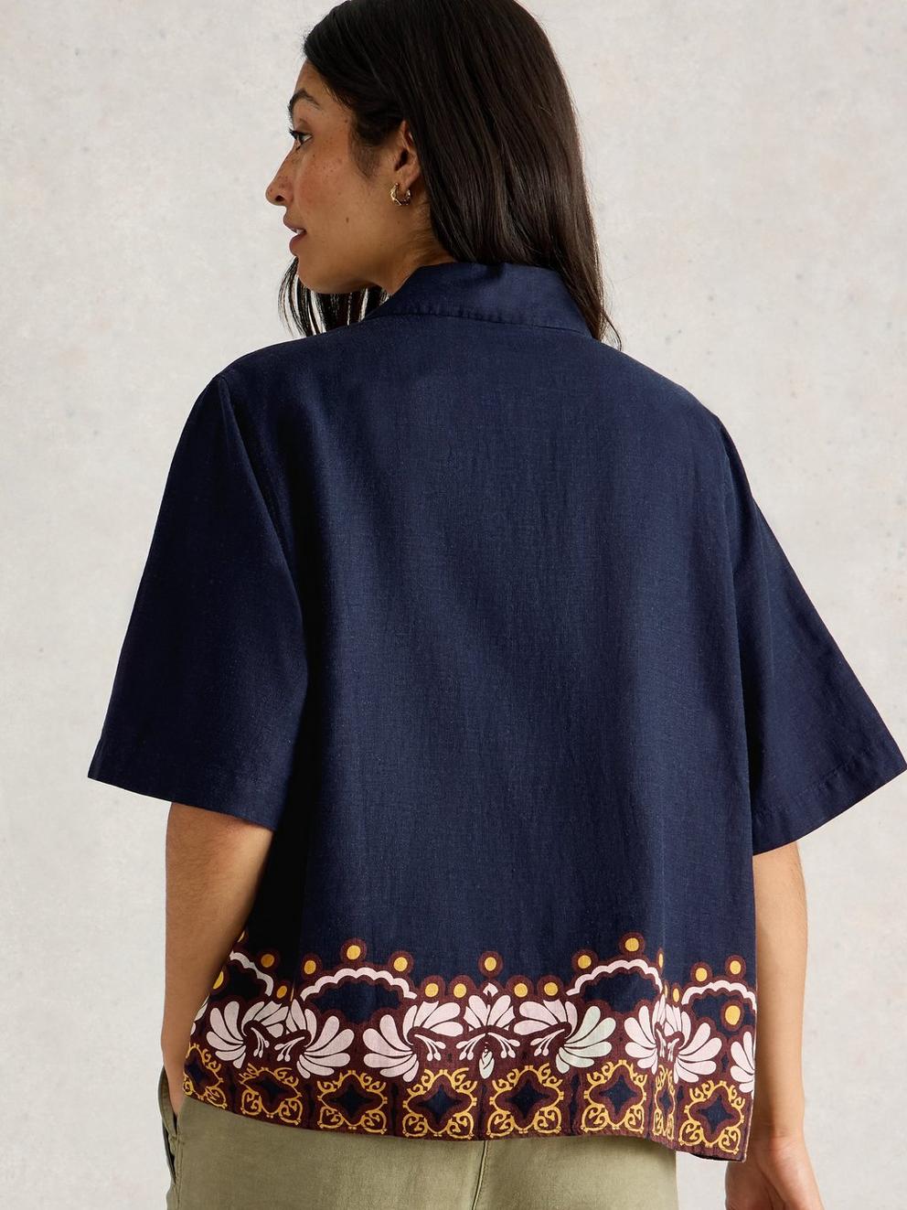 Bella Linen Blend Resort Shirt in NAVY MULTI - MODEL BACK