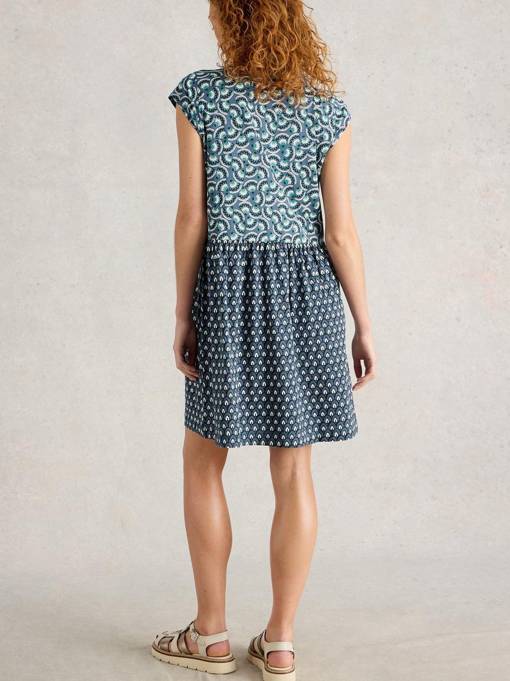 Everly Jersey Shirt Shortsleeve Dress in NAVY MULTI - MODEL BACK