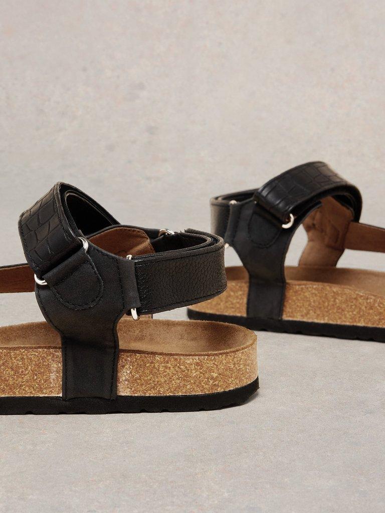 Trek Footbed Sandals in PURE BLK - FLAT DETAIL