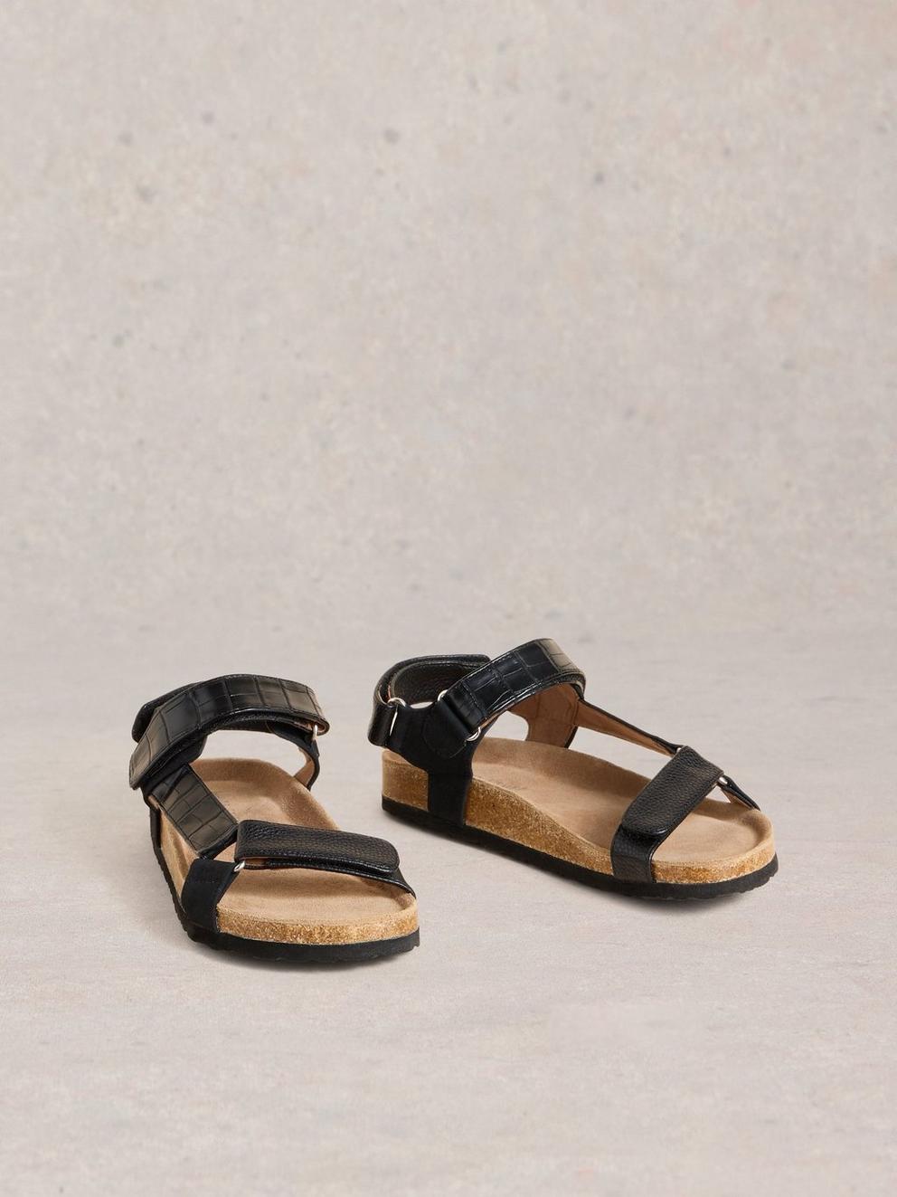Trek Footbed Sandals in PURE BLK - FLAT FRONT