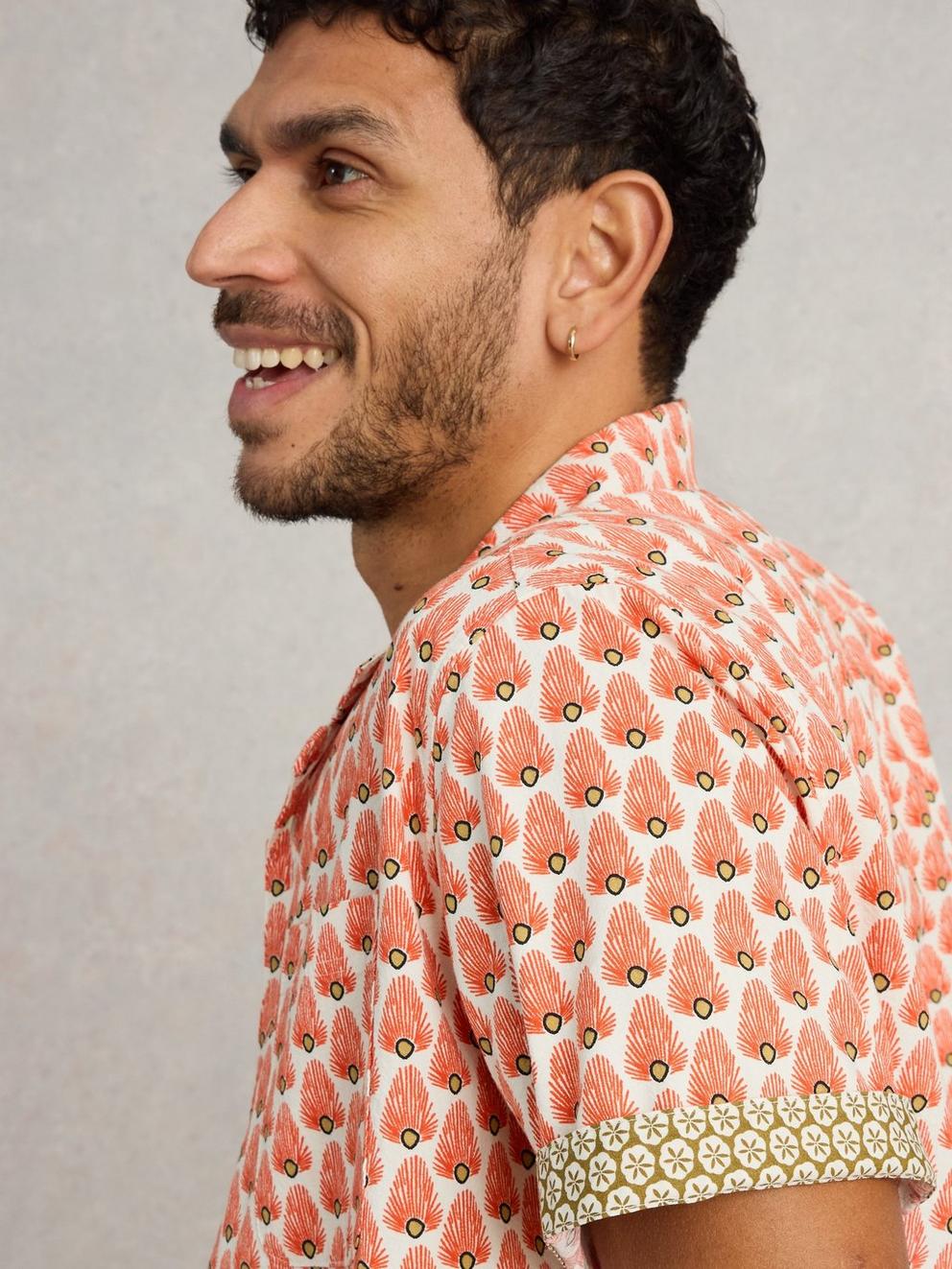 Hayle Fan Geo Printed Shirt in WHITE PR - MODEL DETAIL