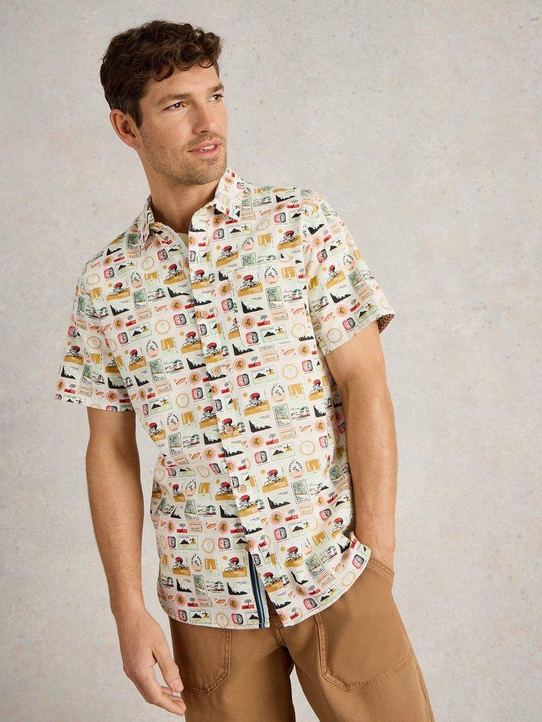 Finsbury Travel Printed Shirt in NAT PR - MODEL DETAIL