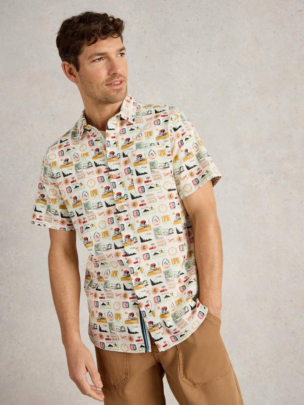Finsbury Travel Printed Shirt in NAT PR - MODEL DETAIL