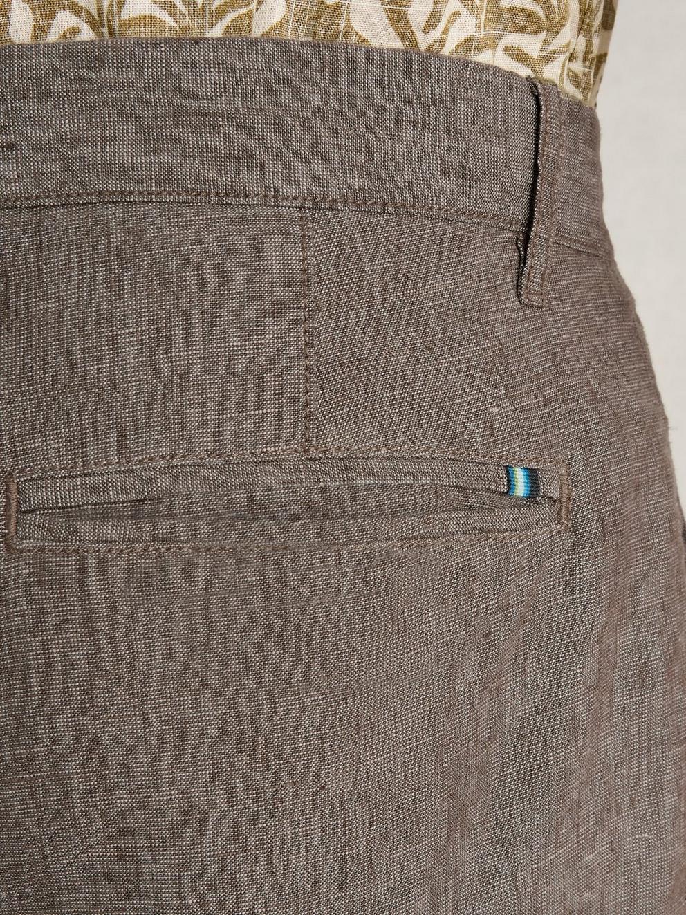 Linen Chino Short in KHAKI GRN - MODEL DETAIL